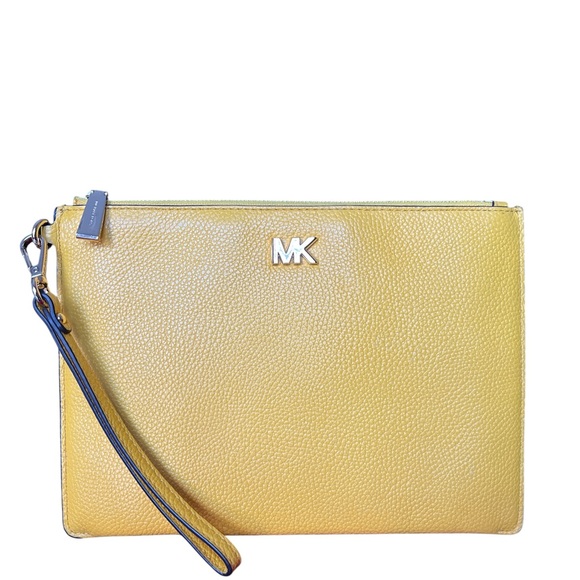 Michael Kors Fulton Wristlet-EUC - Picture 1 of 9